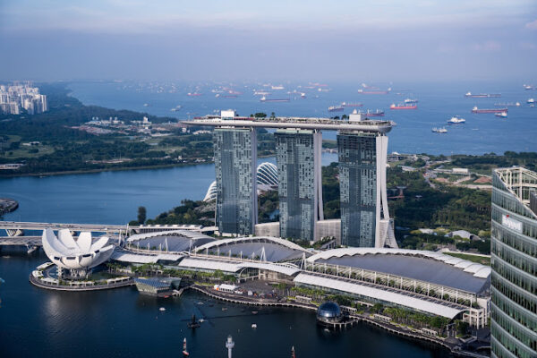 Marina Bay Sands thu hút hàng nghàn du khách mỗi năm với sự độc đáo kiến trúc và tiện ích bậc nhất. Nguồn PK88 